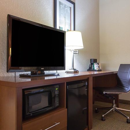 נורת' צ'רלסטון Comfort Inn & Suites Airport Convention Center מראה חיצוני תמונה