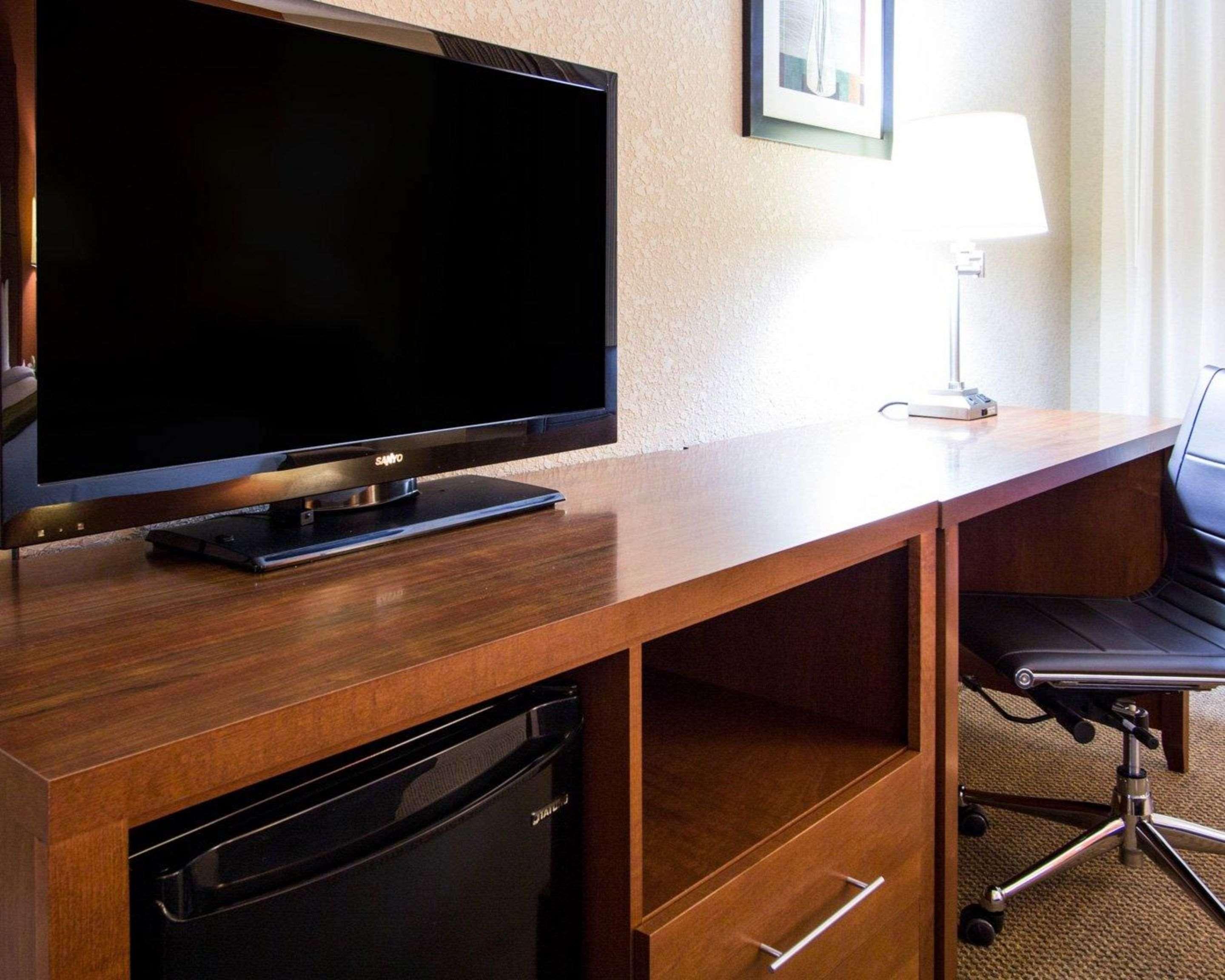 נורת' צ'רלסטון Comfort Inn & Suites Airport Convention Center מראה חיצוני תמונה