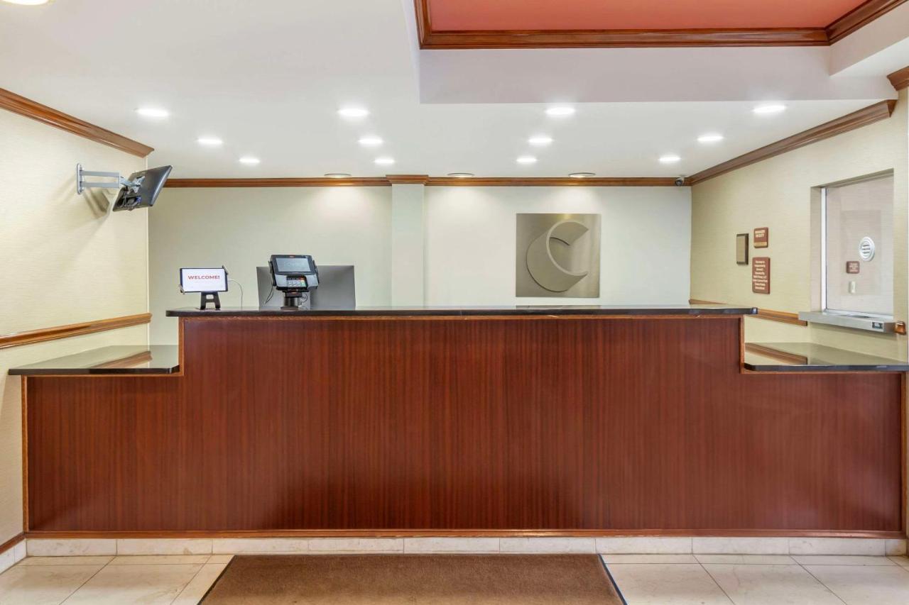 נורת' צ'רלסטון Comfort Inn & Suites Airport Convention Center מראה חיצוני תמונה