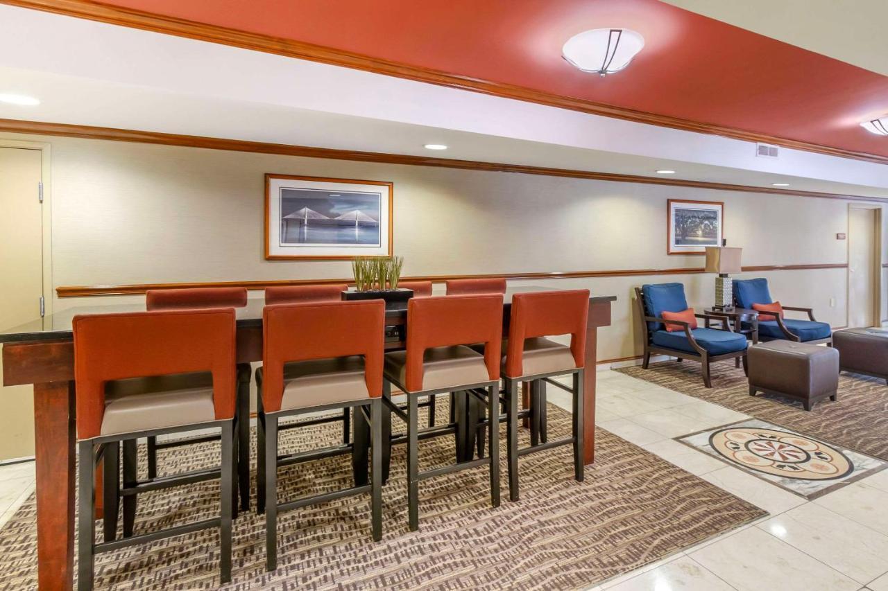 צ'רלסטון Comfort Inn & Suites Airport Convention Center מראה חיצוני תמונה
