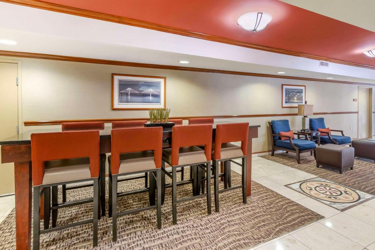 נורת' צ'רלסטון Comfort Inn & Suites Airport Convention Center מראה חיצוני תמונה