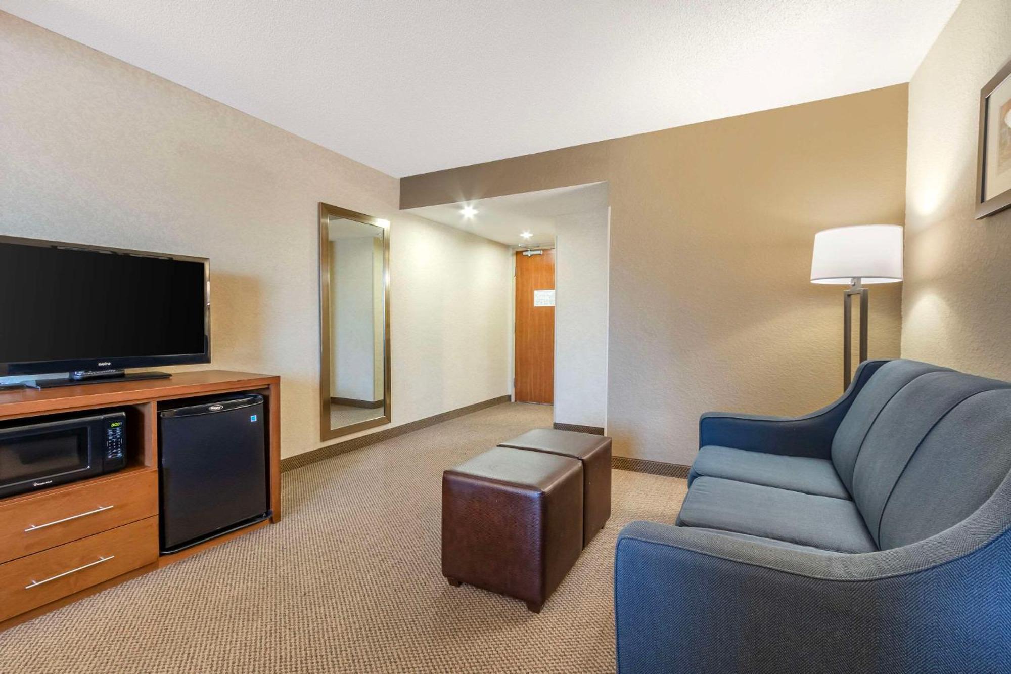נורת' צ'רלסטון Comfort Inn & Suites Airport Convention Center מראה חיצוני תמונה