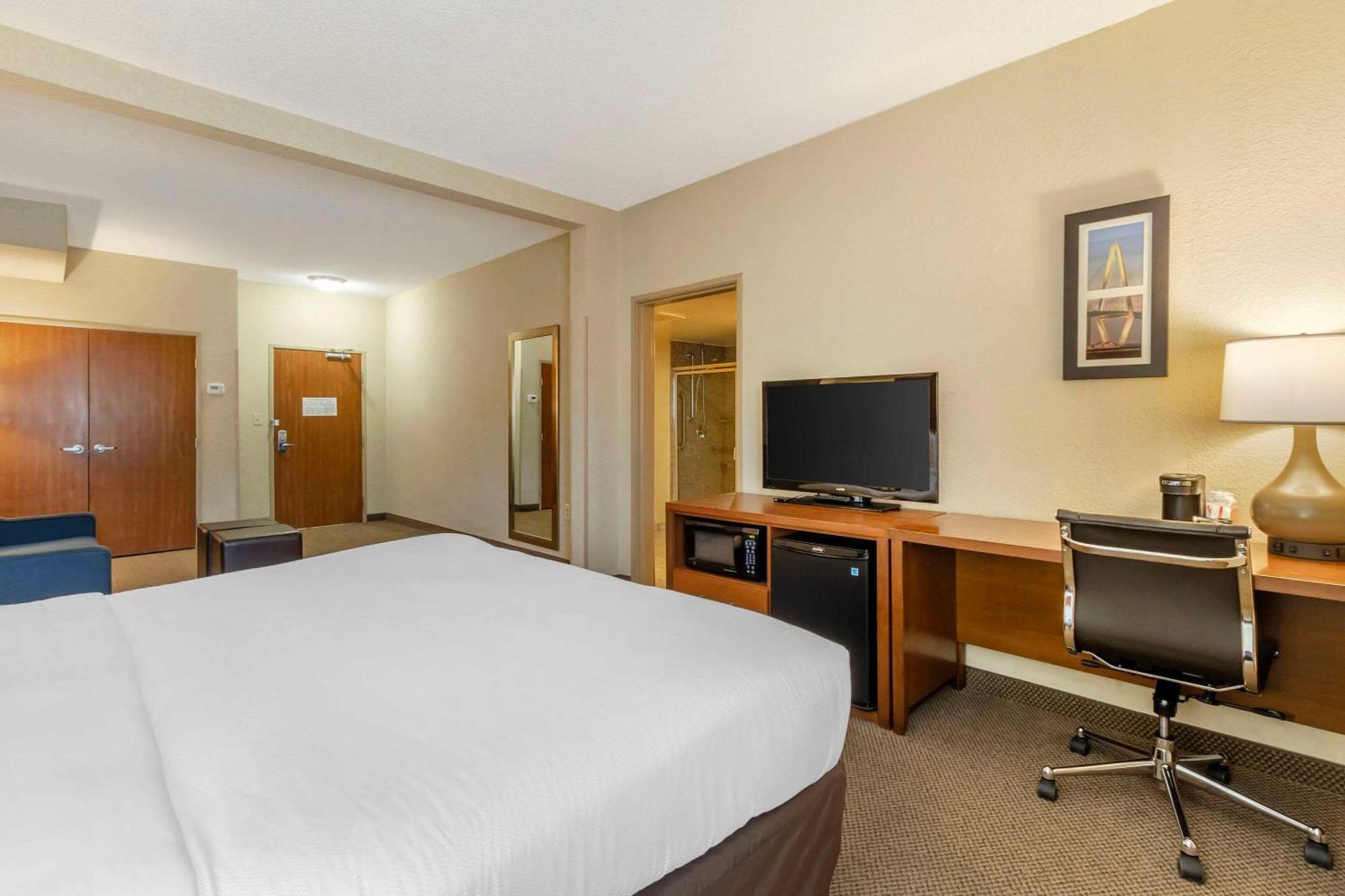 נורת' צ'רלסטון Comfort Inn & Suites Airport Convention Center מראה חיצוני תמונה