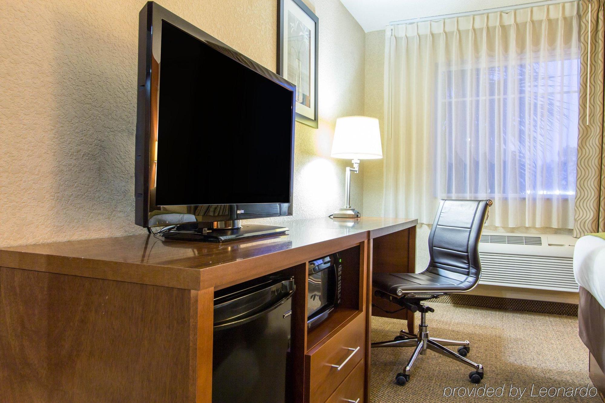 נורת' צ'רלסטון Comfort Inn & Suites Airport Convention Center מראה חיצוני תמונה