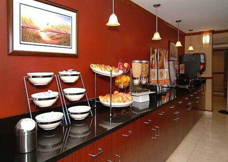 נורת' צ'רלסטון Comfort Inn & Suites Airport Convention Center מראה חיצוני תמונה