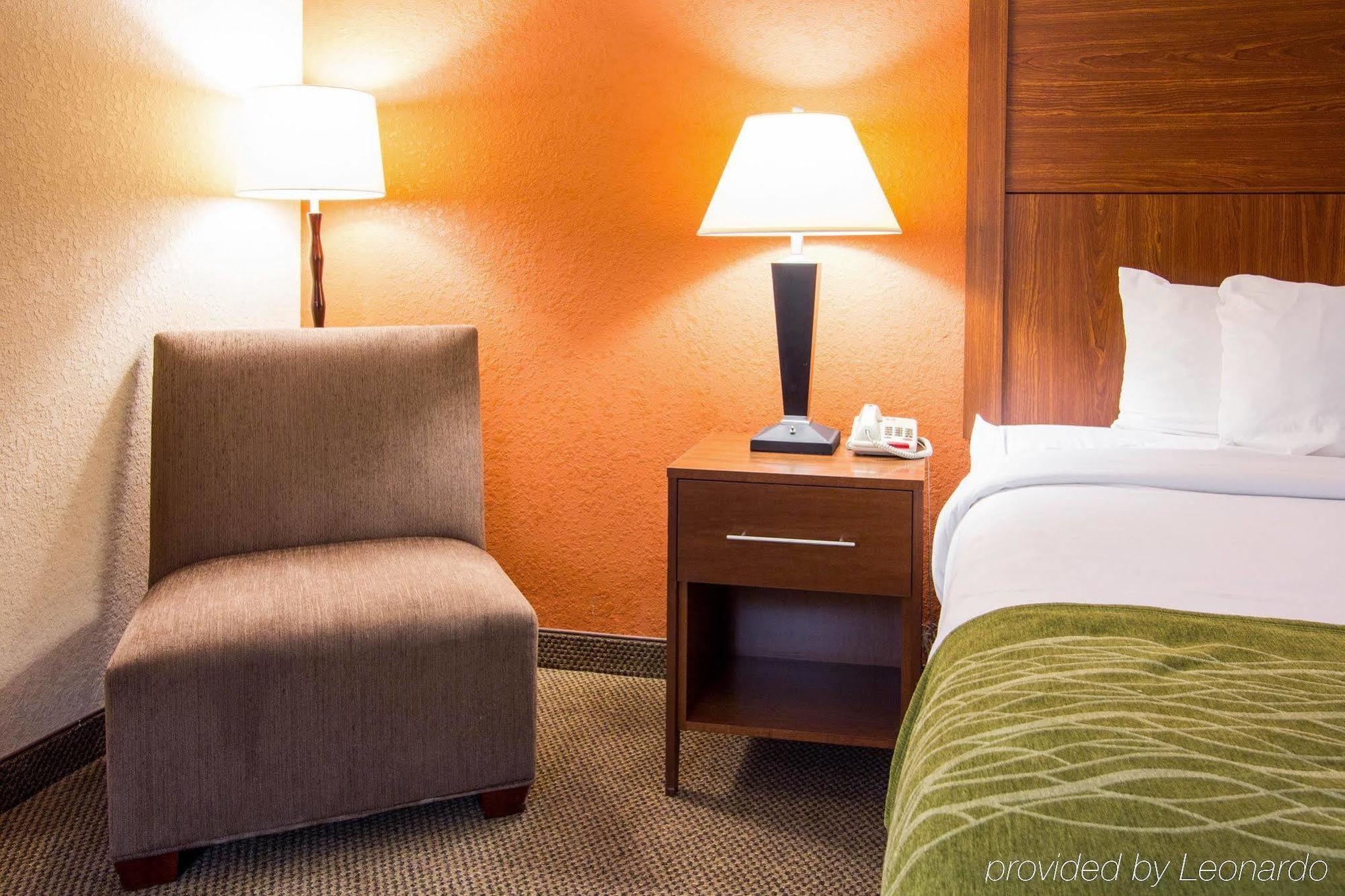 נורת' צ'רלסטון Comfort Inn & Suites Airport Convention Center מראה חיצוני תמונה